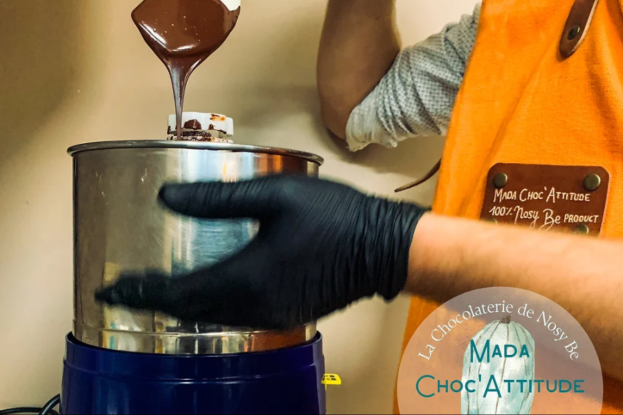 Savoir faire artisanal du Cacao - ©LA CHOCOLATERIE DE NOSY BE - MADA CHOC' ATTITUDE