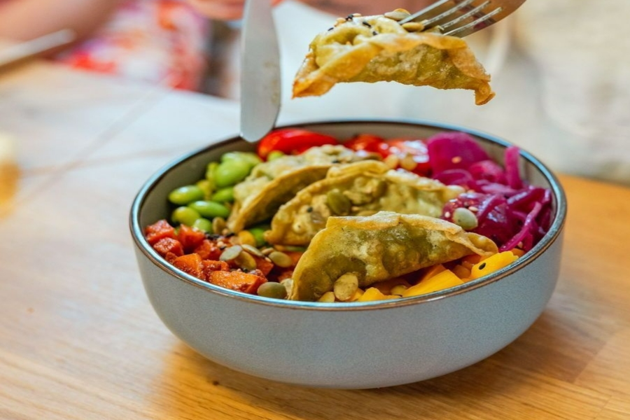 Poké Gyoza aux légumes