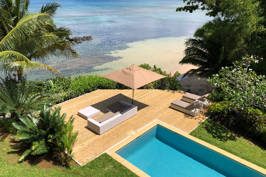 Beach Villa pool, deck & beach - ©Taveuni Palms Resort