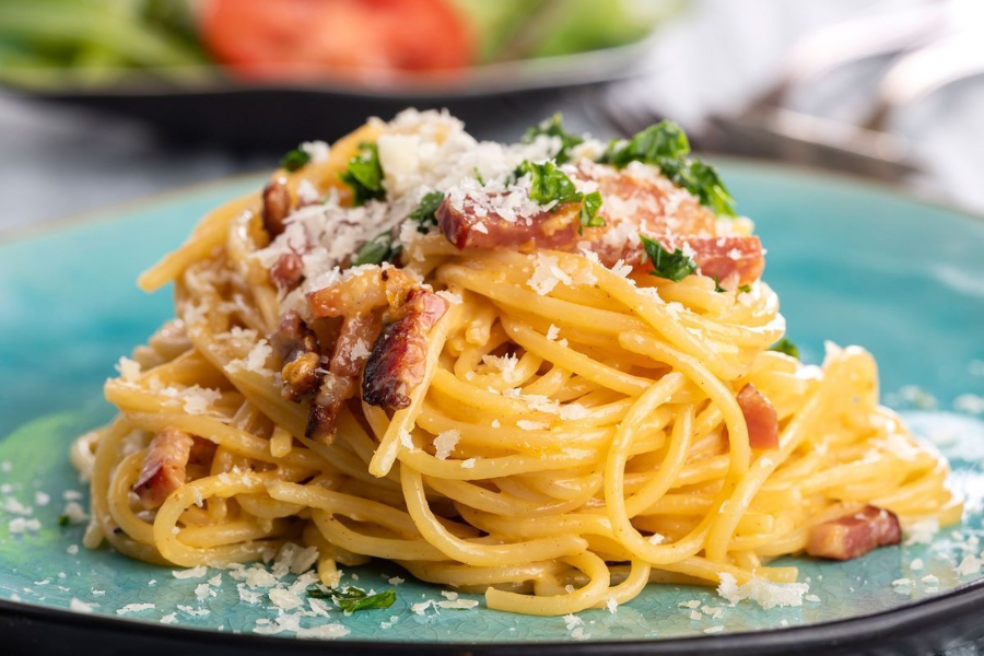 Spaghetti carbonara - ©lardon/pancetta,oeuf,parmesan, huile d'olive, herbes italiennes