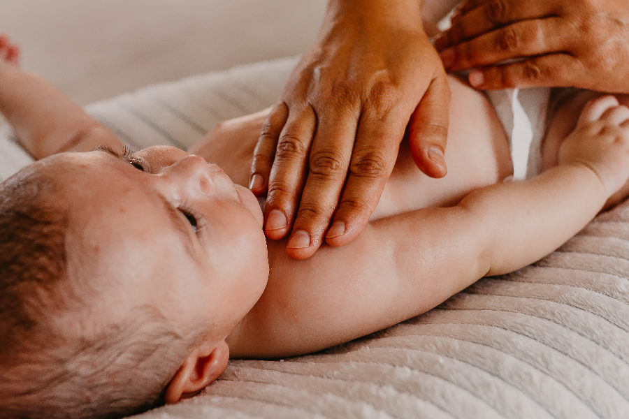 massage bébé - ©Bulle d'enfance