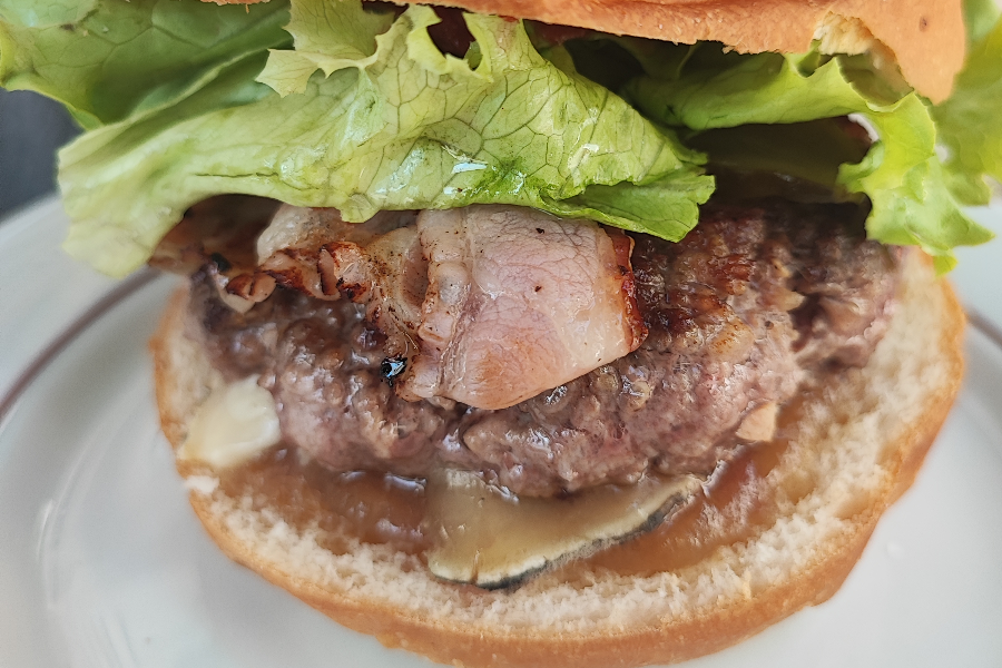 Burger très très gourmand à Libourne centre - ©NB