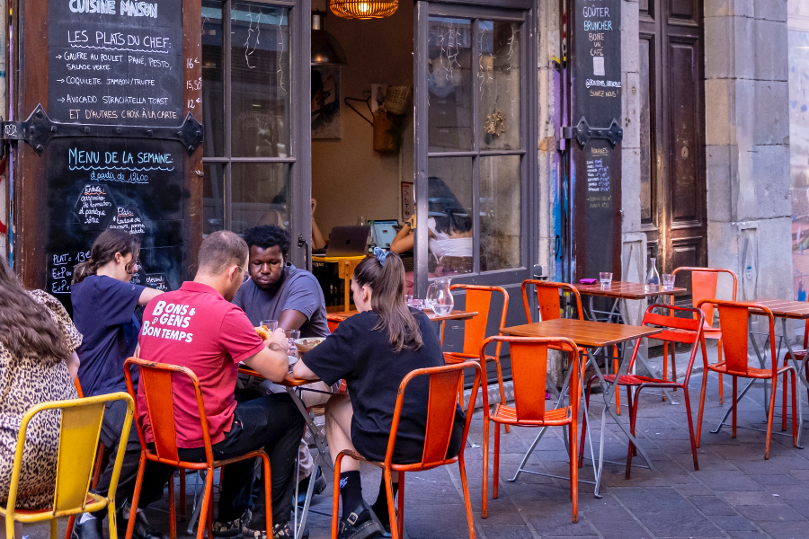 Devanture et terrasse de chez Bontemps