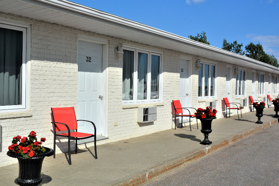 Chambres extérieures - ©Motel Quatre Saisons (Hôtellerie Côte-Nord)