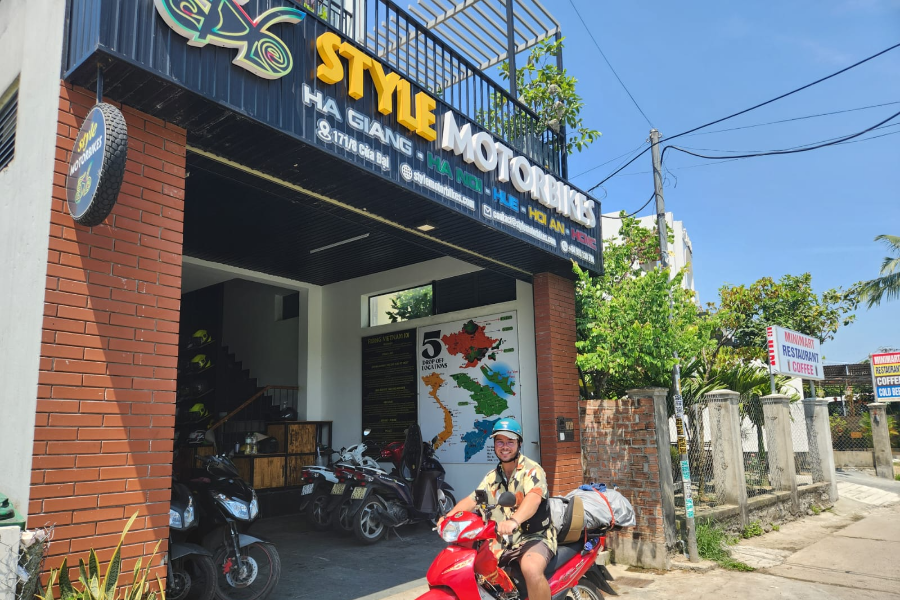 Hoi An Shop with a Honda Wave 110cc semi auto - ©Style Motorbikes