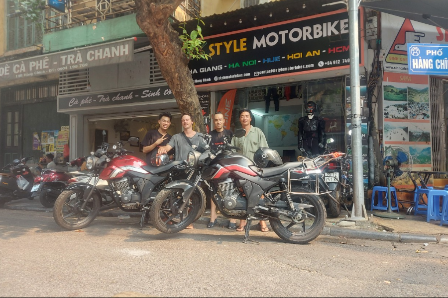 Hanoi Shop with Honda CB Verza 150cc - ©Style Motorbikes