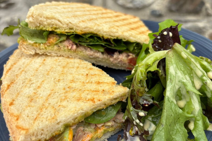 Dejeuner sandwich produits frais et locaux Ursus Coffee & Food