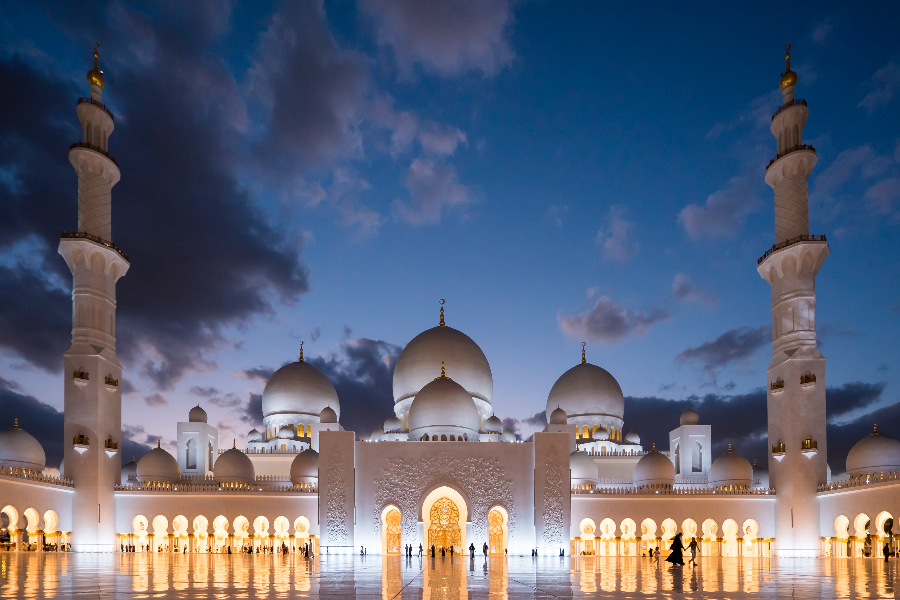 La grande mosquée Cheikh Zayed est le monument le plus visité aux Emirats Arabes Unis - ©ADENYGMA TOURISM