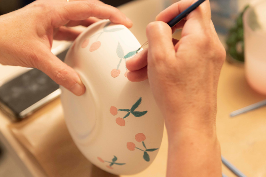 Atelier décor sur céramique - L'Emaillerie Rennes