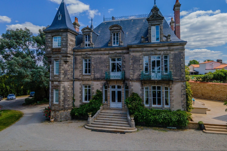LE CHATEAU DES TOURELLES EN VENDEE