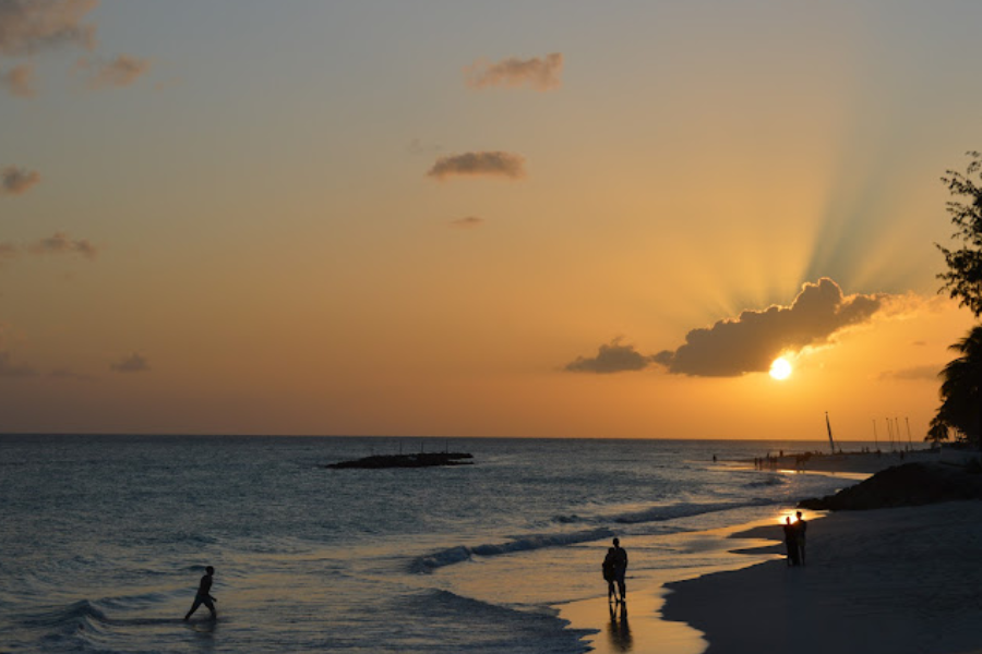 Coucher de soleil sur la plage du Beach Club - ©Barbados Beach Club