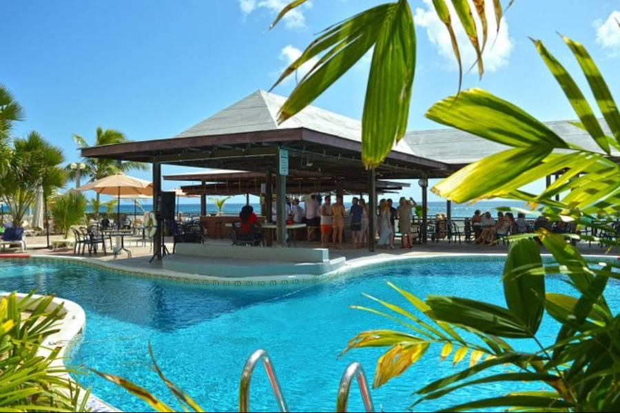 La piscine du Barbados Beach club - ©Barbados Beach Club