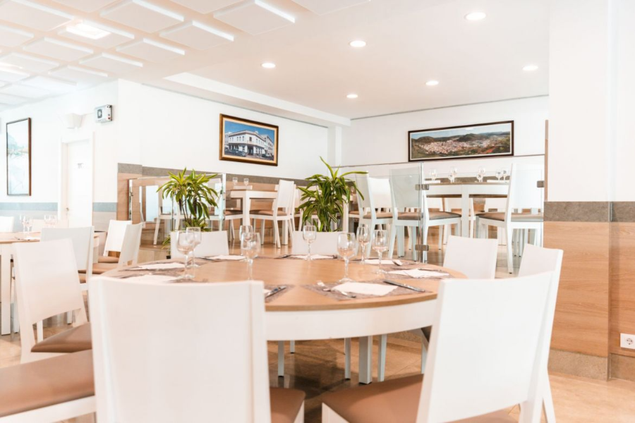 LOAR HOTEL & APARTAMENTS