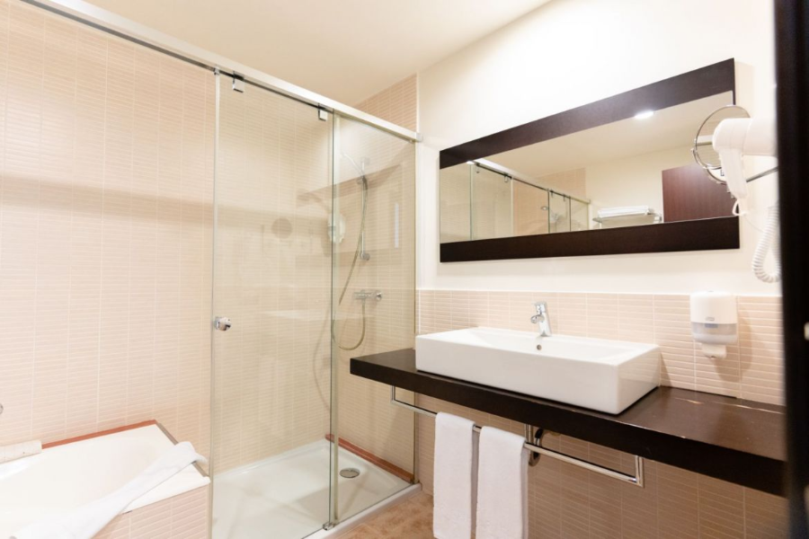 LOAR HOTEL & APARTAMENTS
