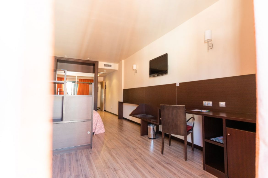 LOAR HOTEL & APARTAMENTS