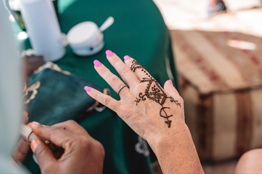 Le soukoune - tatouage au henné - ©inara camp