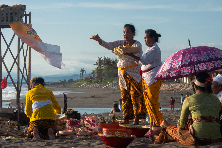 Cérémonie sur la Plage à Bali - ©SWARGA ODYSSEY | All Right Reserved