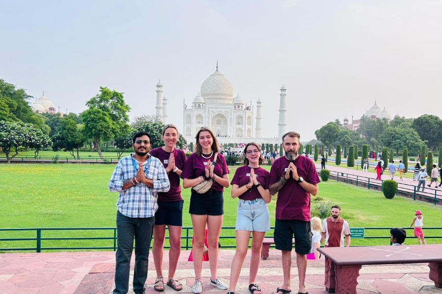 My clients at Taj Mahal - ©@lindevousinvite