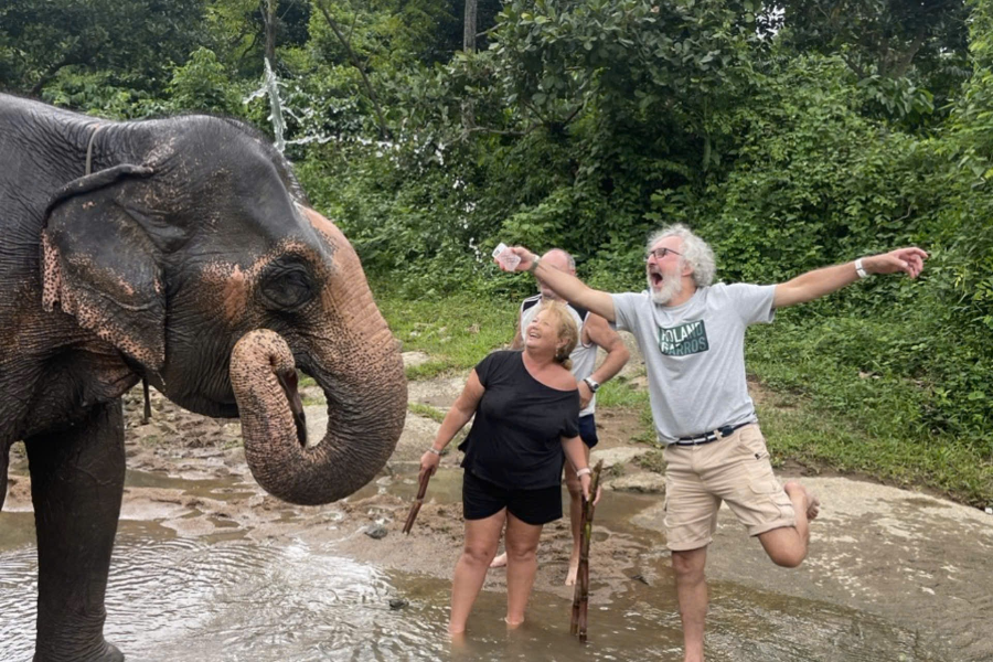 bain avec les éléphants à Buon Me Thuot, Hauts Plateaux au Vietnam - ©AucoeurVietnam - IMAGE Travel