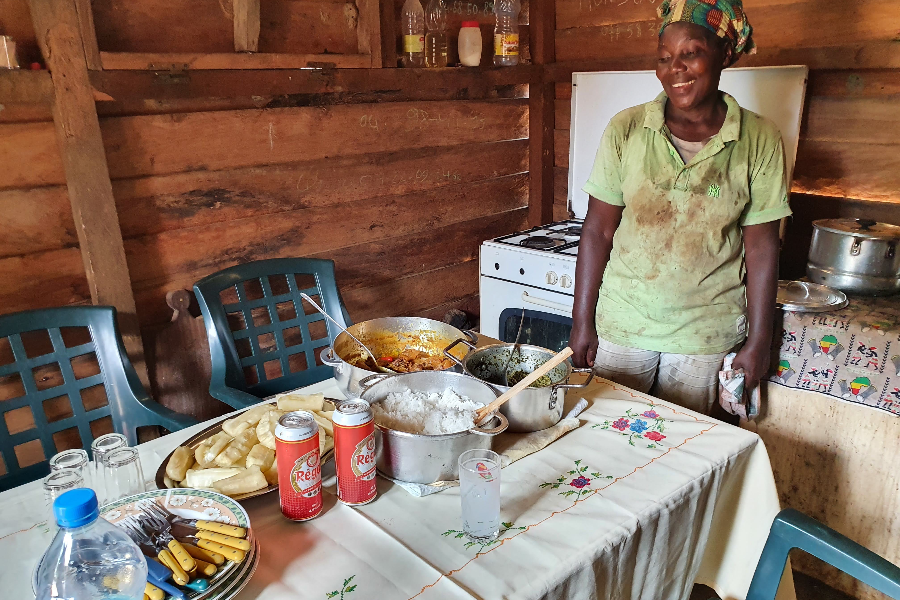 Repas traditionnel au village - ©Koussou Travel Agency