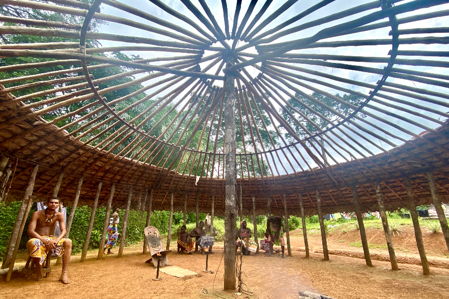 Case du chef dans un village traditionnel - ©Koussou Travel Agency