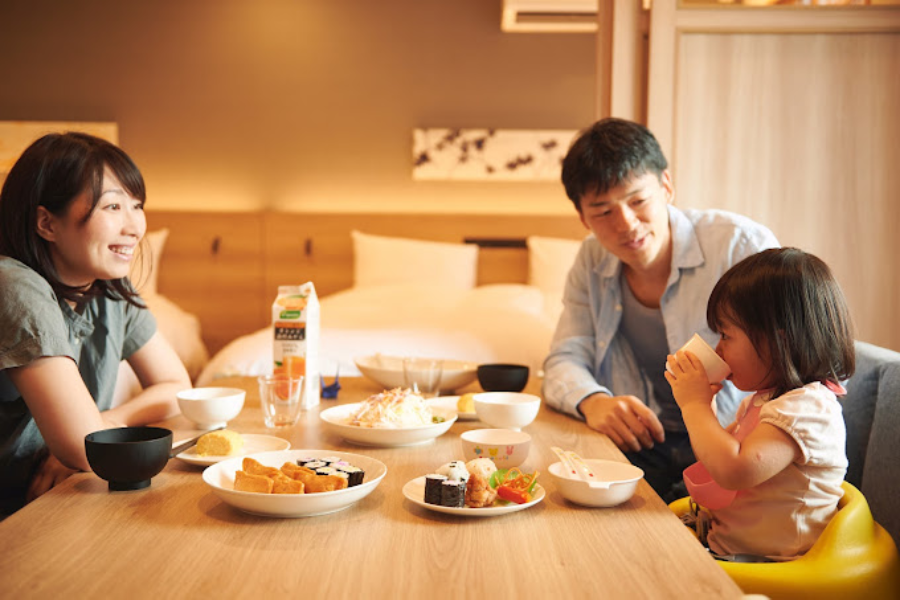 Repas en famille, comme à la maison - ©*Mimaru Tokyo Ueno Inaricho*