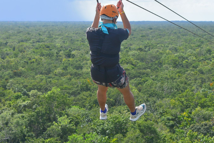 Tyrolienne au dessus de la jungle maya pour Eddy - ©Mexique Aventure