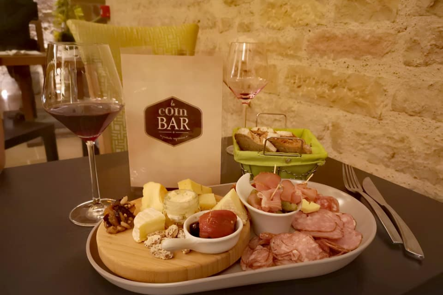 LA DAME D'AQUITAINE