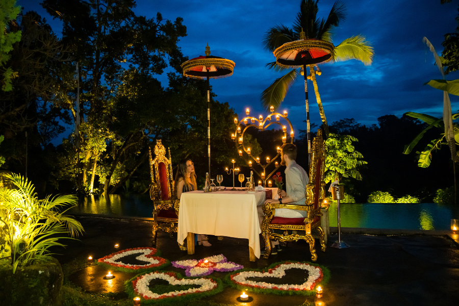 CANDLE LIGHT DINNER