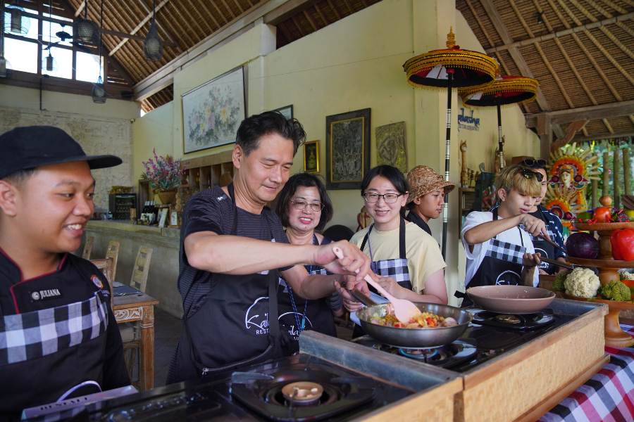 COOKING CLASS EXPERIENCE