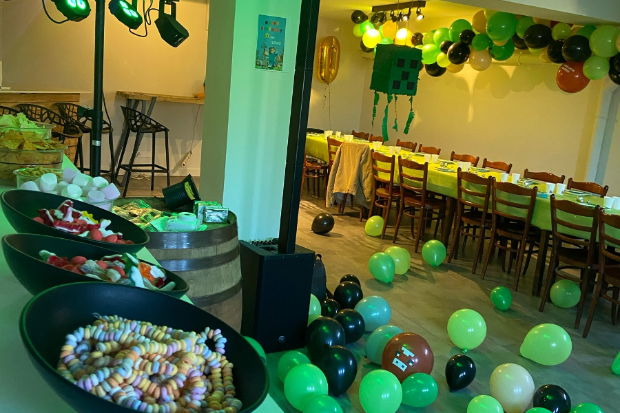 Salle privatisable pour anniversaire, bapteme, enterrement, réunion d'entreprise, spectacle, afterwork...