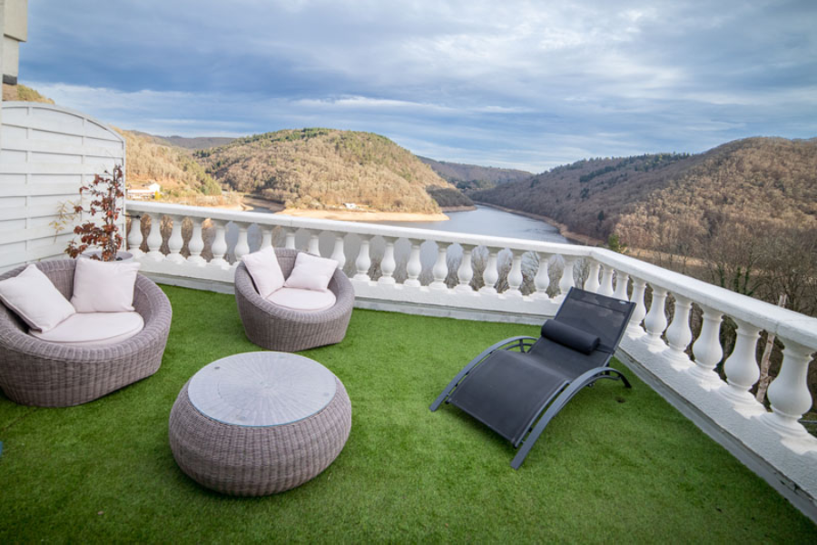 Terrasse privative depuis une chambre - ©Ma villa au bord de l'eau