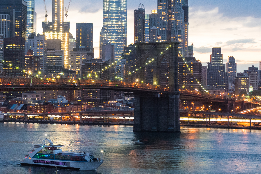 Brooklyn Bridge by night - ©MAD Tours & Events