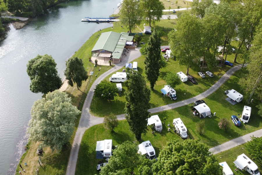  - ©CAMPING BELLE RIVIÈRE - CABANE DANS L'ARBRE