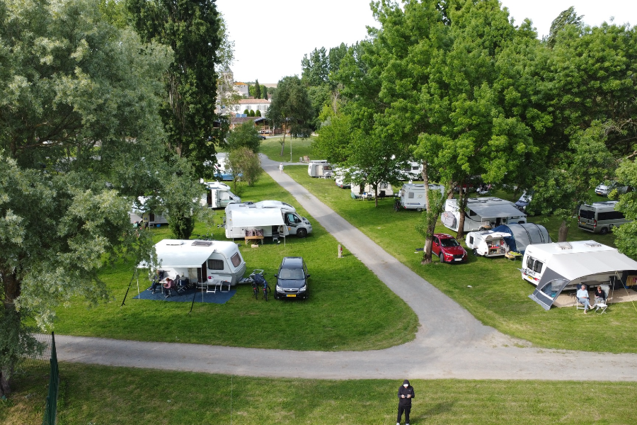  - ©CAMPING BELLE RIVIÈRE - CABANE DANS L'ARBRE