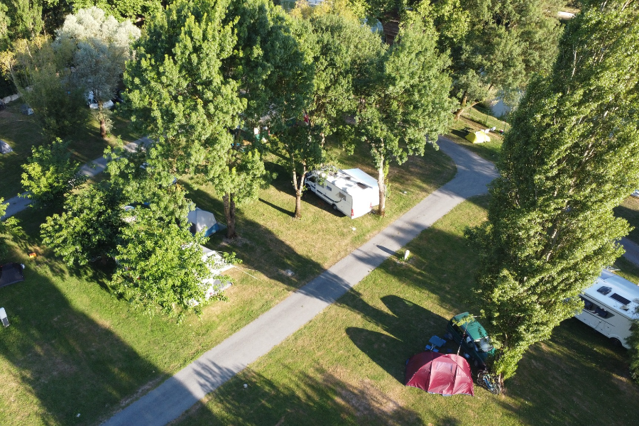  - ©CAMPING BELLE RIVIÈRE - CABANE DANS L'ARBRE