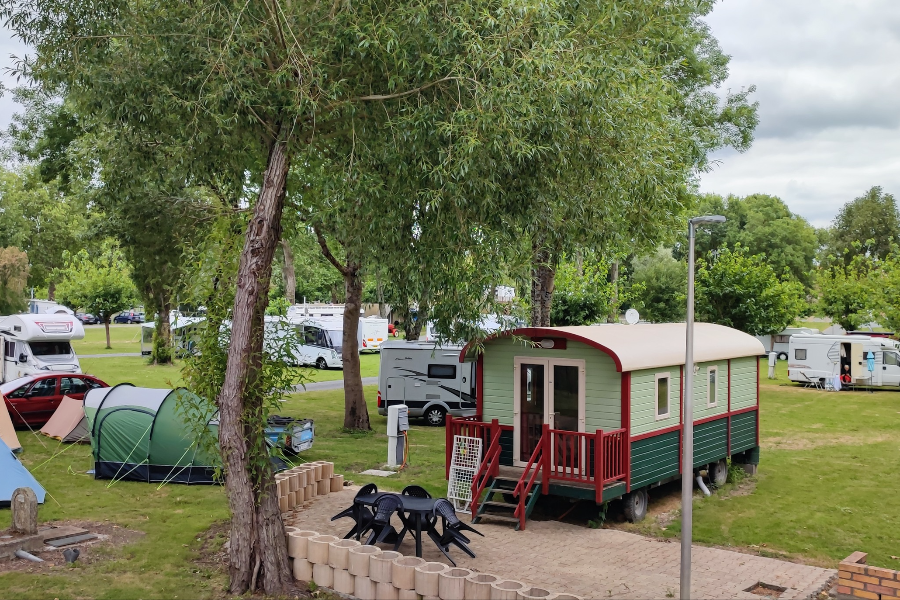  - ©CAMPING BELLE RIVIÈRE - CABANE DANS L'ARBRE