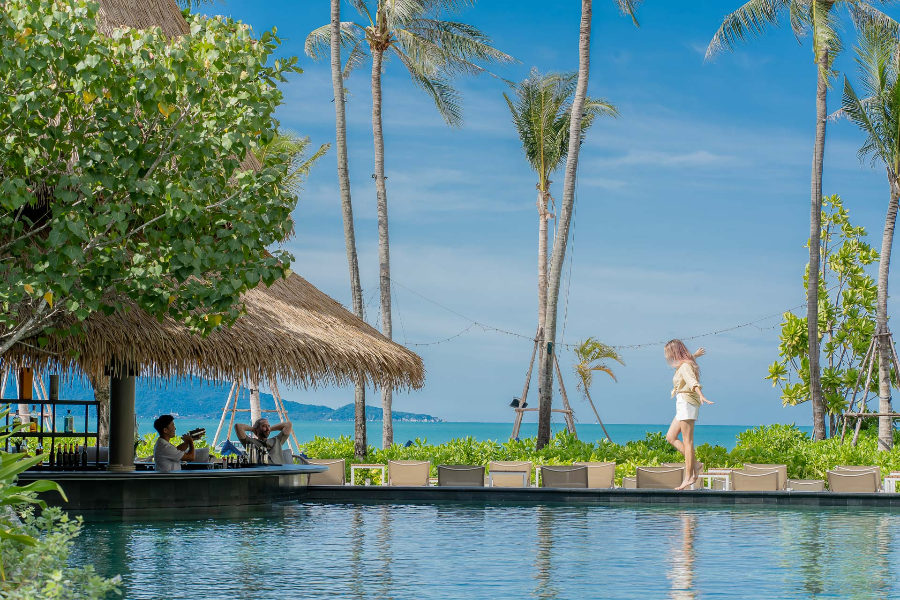 The Lazy Coconut Pool Bar - ©Holiday Inn Resort Samui Bophut Beach