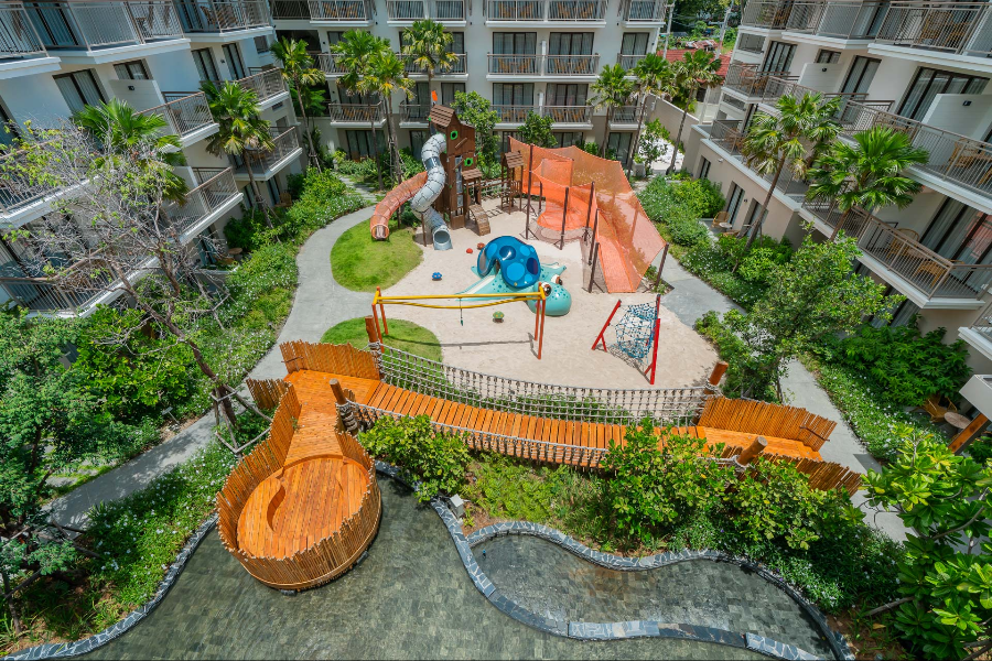 Outdoor Playground - ©Holiday Inn Resort Samui Bophut Beach