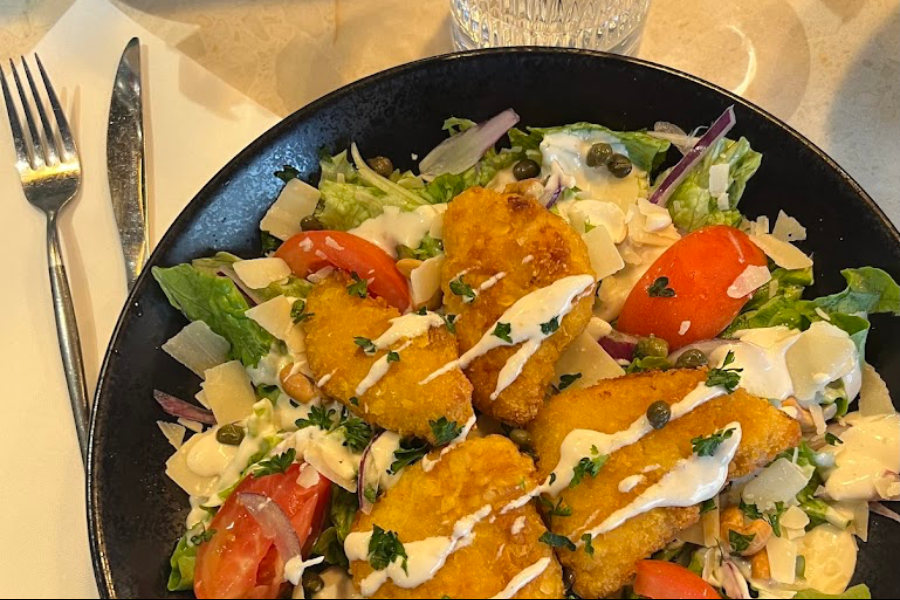 Salade César au poulet pané