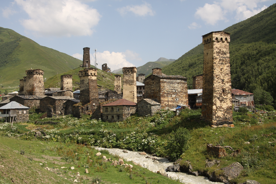 Plus haut village habité d'Europe en Géorgie: Ushguli et ses maisons-tours - ©© Wonderful Georgia Travel