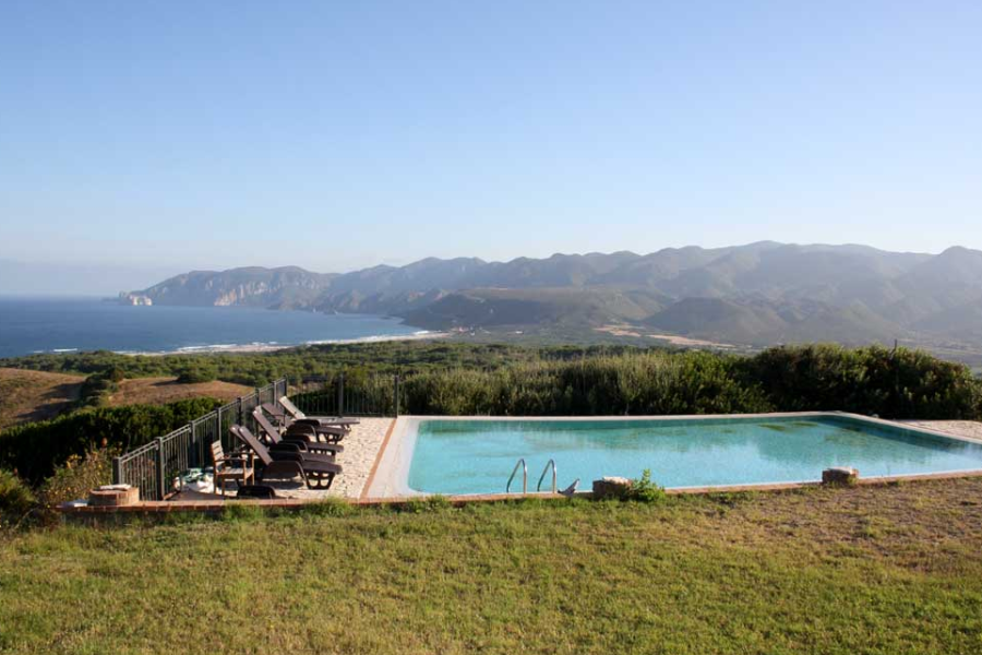 Piscina con vista mare - ©Agriturismo L' Orizzonte