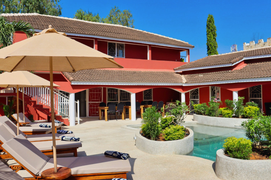 Piscine et terrasse