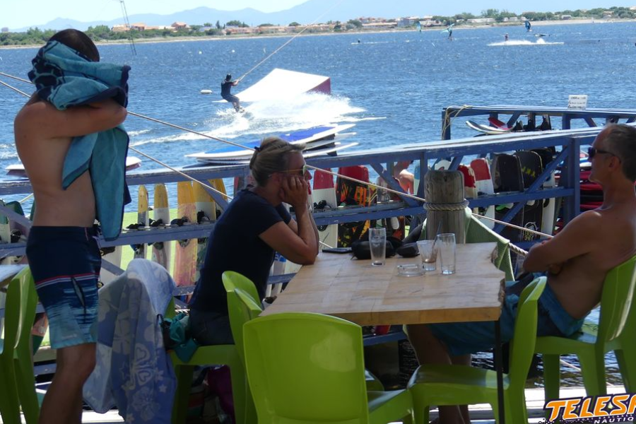 manger au bord de l'eau