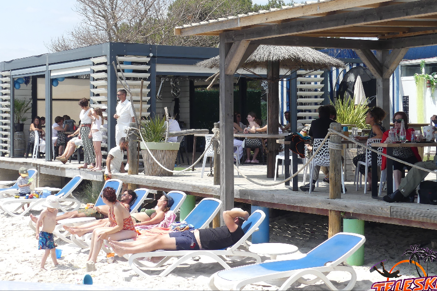 plage et restaurant