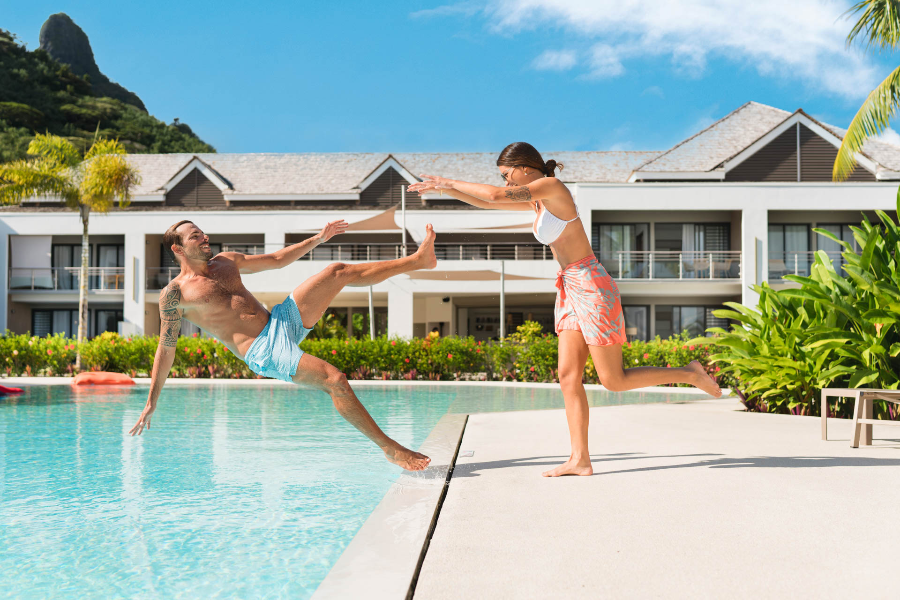 Pool & Beach COOKS BAY HOTEL SUITES MOOREA (7) - ©ALIKA