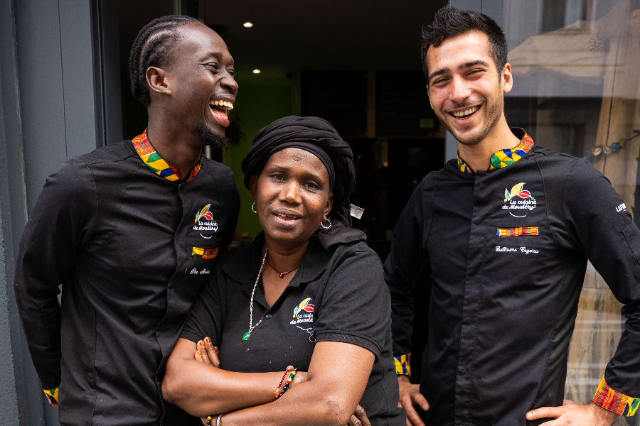 Guillaume & Mamadou devant leur restaurant - ©Tout droits réservés