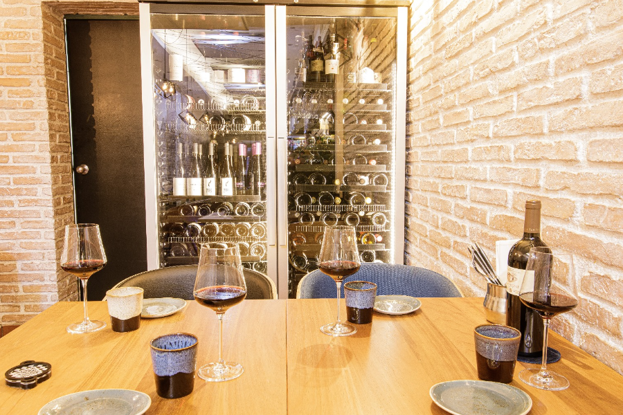 Bodega extensa y ecléctica - ©Cruix Restaurant