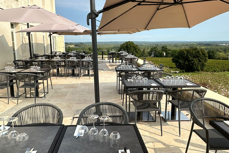 Terrasse panoramique ouvert pour les beaux temps - ©Magnus La Table