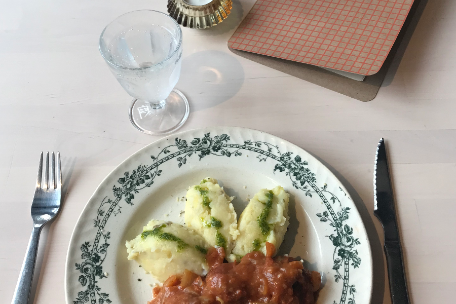 Boulettes de haricots Azuki, purée de pommes de terre, sauce brune - ©À la Table des Célestes